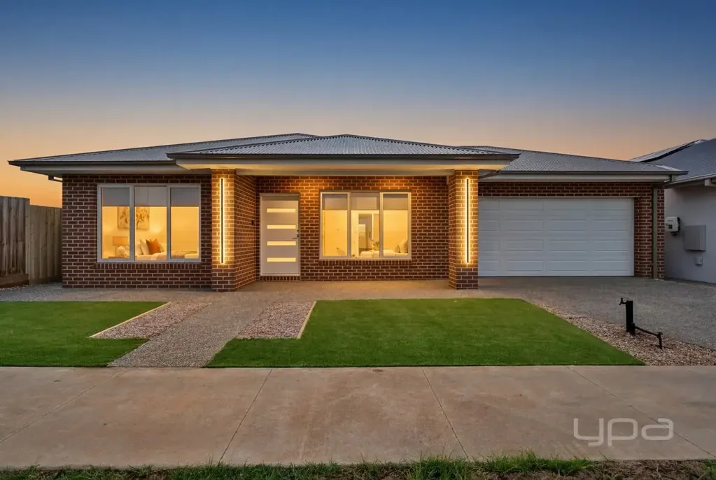 FOUR BEDROOM HOUSE WITH TWO FULL ENSUITES