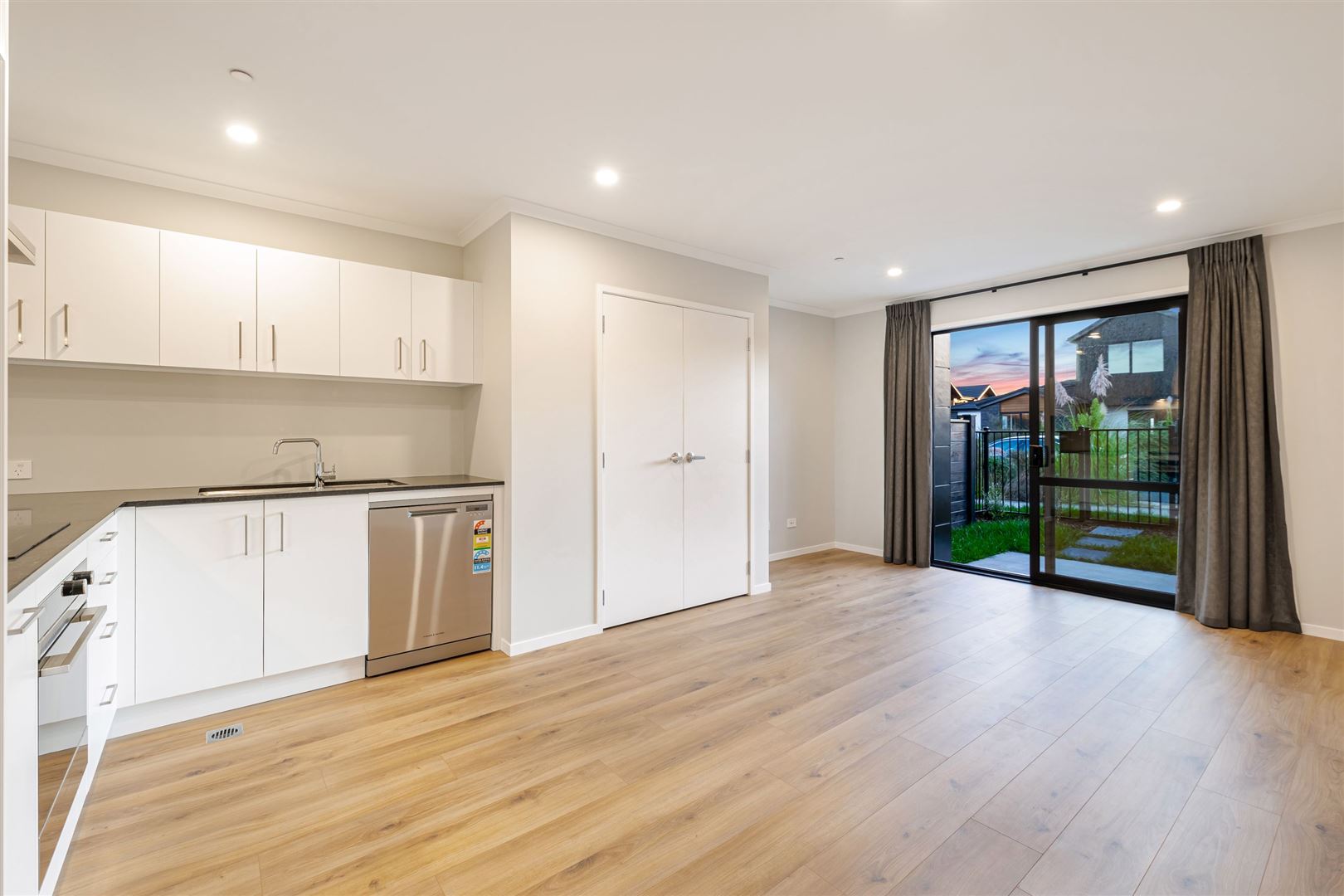 6 Whakato Avenue, Kumeu, Auckland - Rodney, 2 rūma, 1 rūma horoi