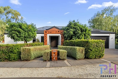 Strathdale 5Habitaciones TIMELESS & VERSATILE IN A PREMIER LOCATION