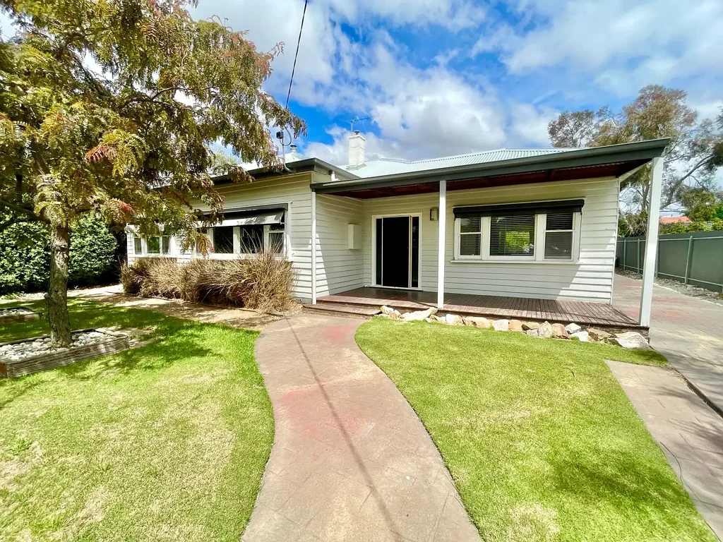 11 Sunnyside Avenue, Horsham, VIC 3400