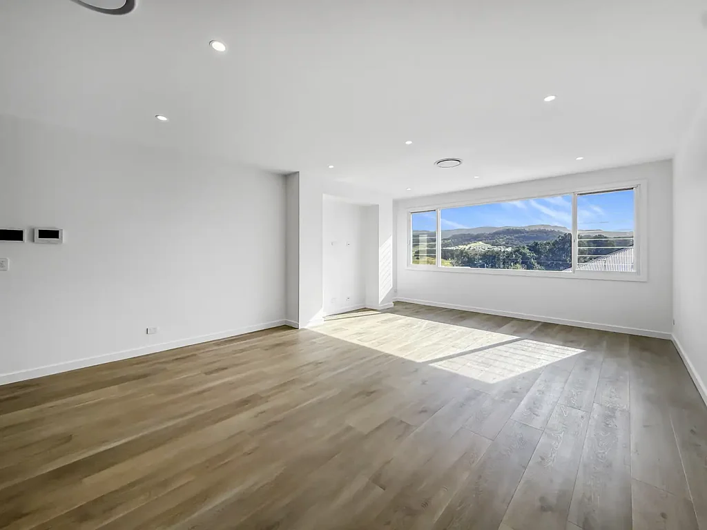 SPACIOUS, 4 BEDROOM DUPLEX, OFFERING EASY CARE FAMILY LIVING WITH STUNNING VIEWS!!