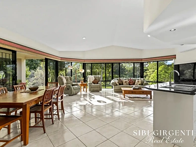Mareeba 4房  Elegant Riverfront Residence