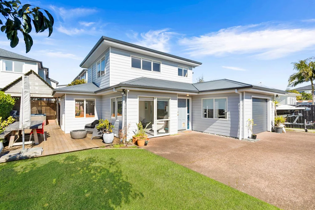 Te Atatu Peninsula 3Moenga Simply SUPERB!