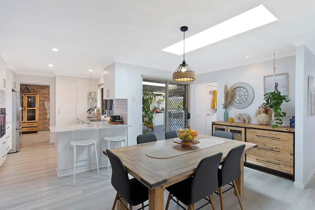 27 Valley View Road, Bateau Bay, NSW 2261