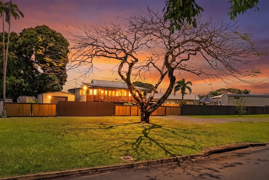 Gordonvale 3Phòng ngủ Open Saturday 10:45am to 11:30am - Character, Space & Versatility with Walsh's Pyramid Views on 1,136m2 Block