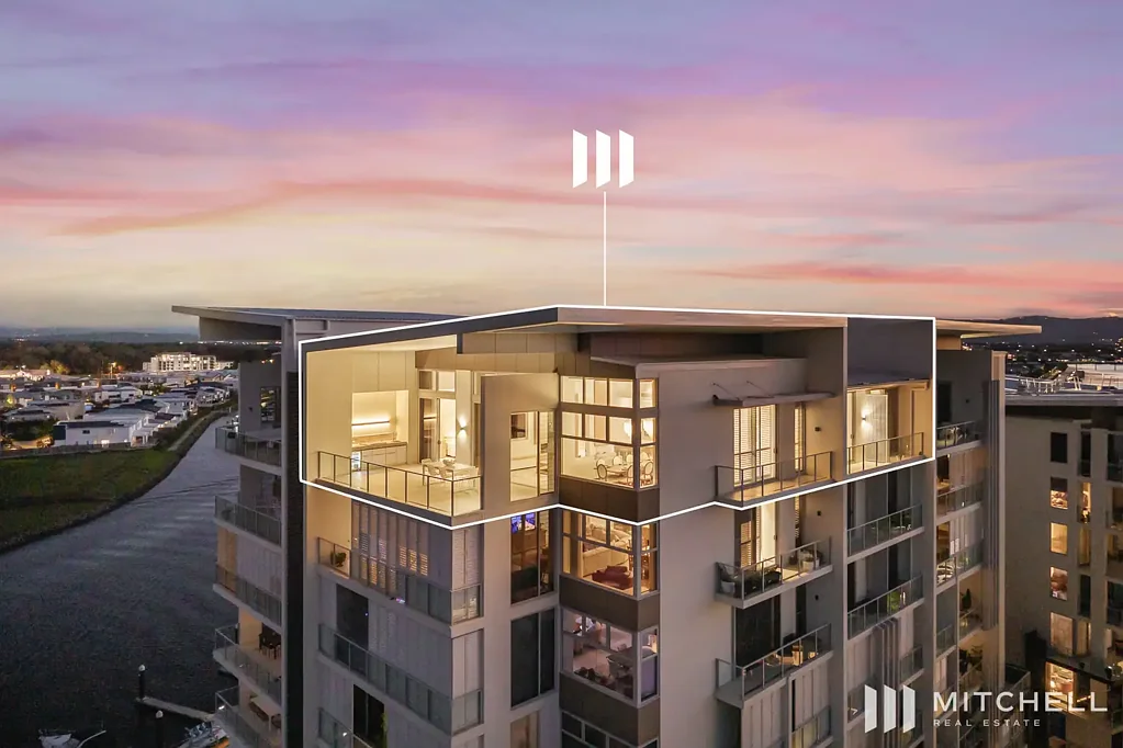 Hope Island 3 Slaapkamer Waterfront Penthouse with Panoramic Broadwater Views & Unrivalled Luxury Living