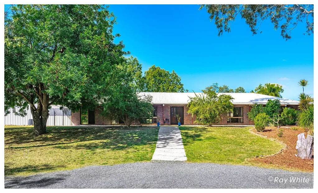 Rockyview 5房  MASSIVE family home on 5 acres, just minutes from town!