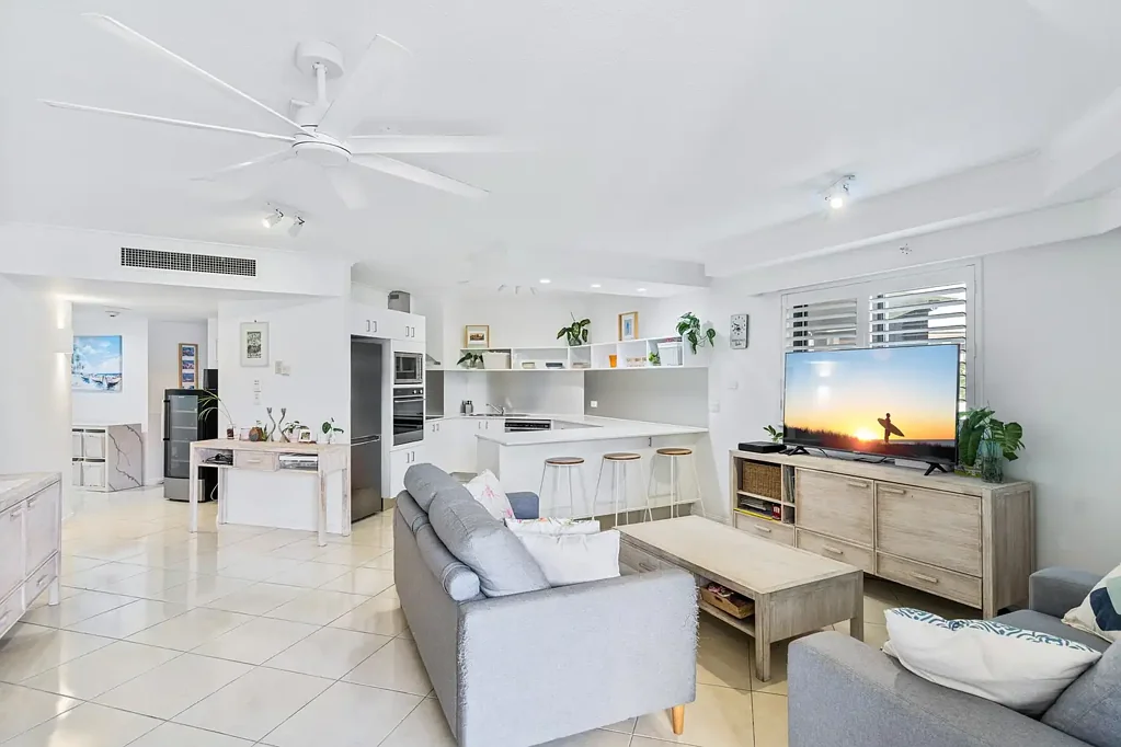 Cairns North 2Phòng ngủ Esplanade living with space, light & lifestyle