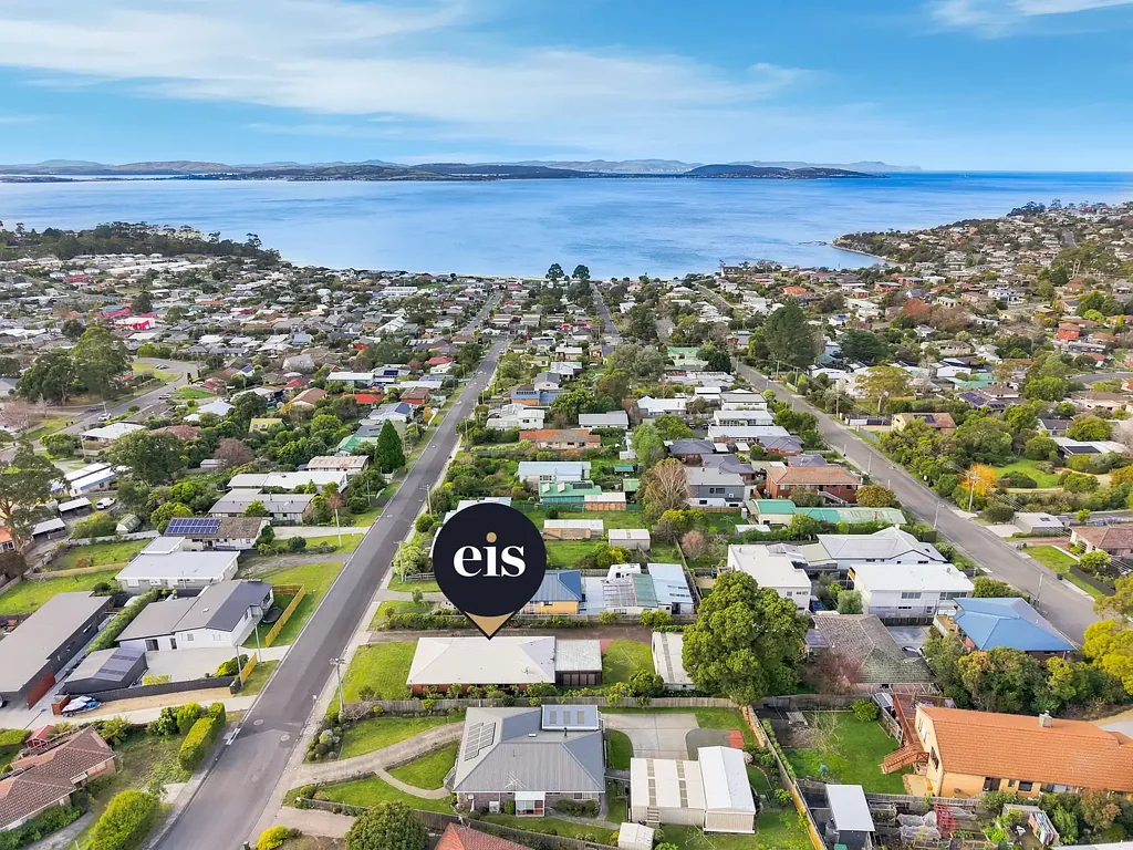 Blackmans Bay 3Zimmer One owner family home since 1988 - great location