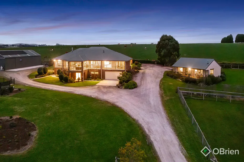 Pakenham 7غرفة نوم 5 Acres of Luxury and Comfort Complete With A Free Self Contained Unit & Views!