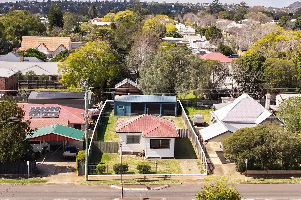 Newtown 2Moenga Space, Shedding & Endless Potential on a Generous Newtown Allotment