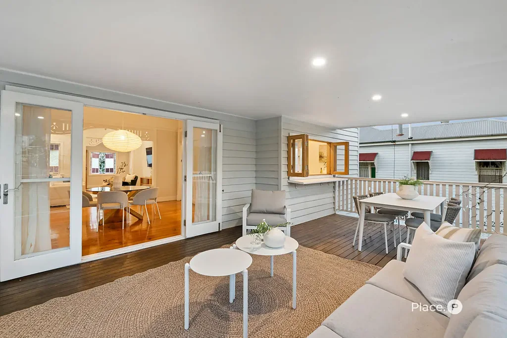 Greenslopes 3Zimmer Renovated Character Home with Exceptional Future Potential on 810m²
