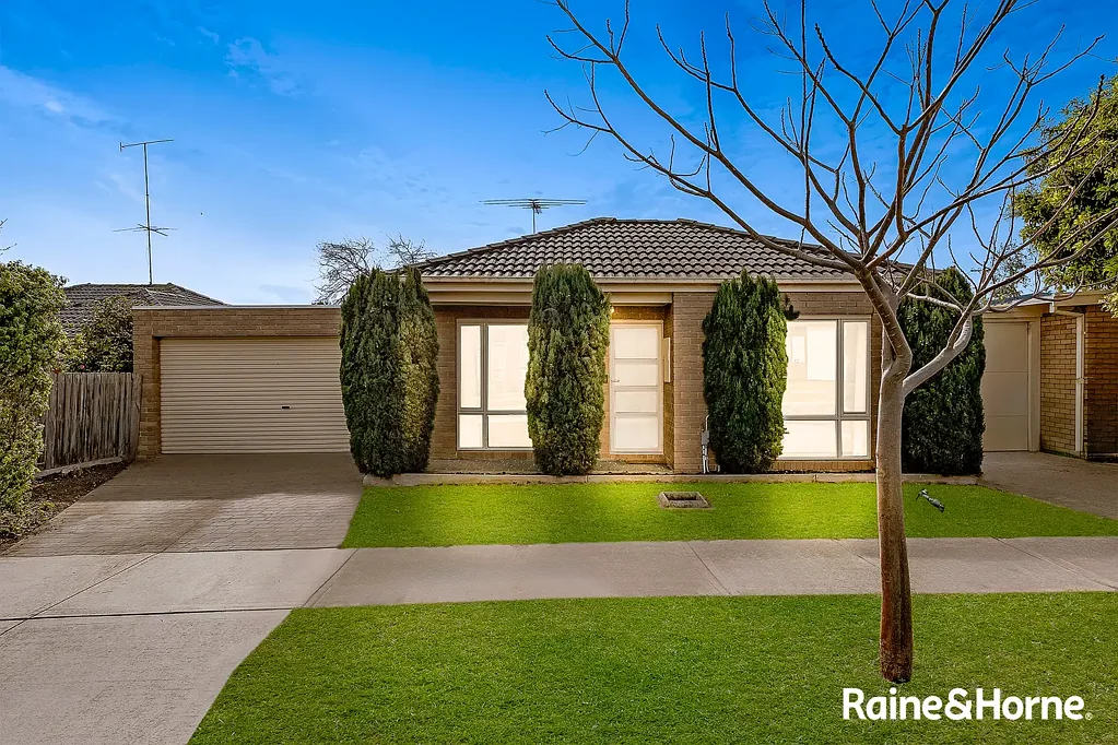 Cranbourne 3ਬੈੱਡਰੂਮ Great Investment (Rent back for 1 year $600 per week)