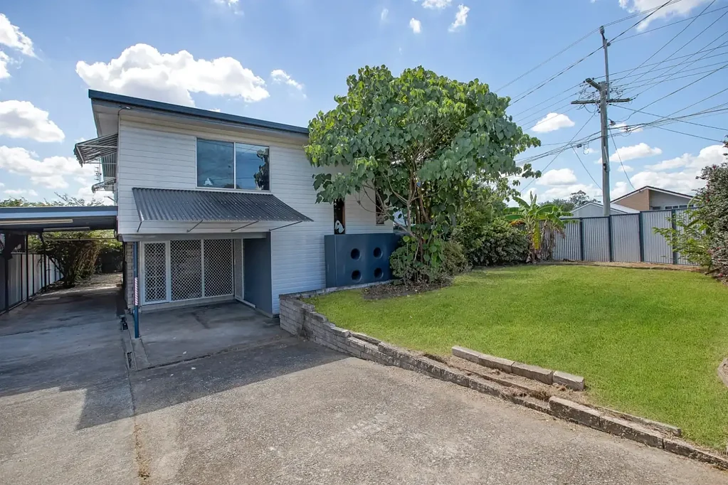 LARGE HAMILY HOME WITH PLENTY OF STORAGE