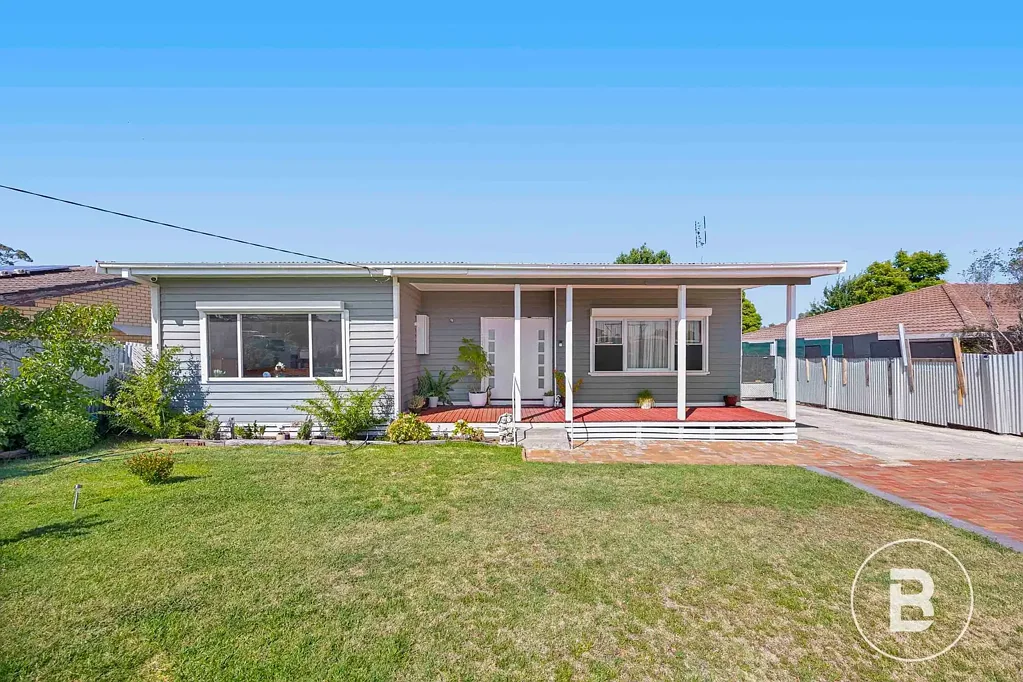 Stawell 3房  Comfortable Home with Rumpus Room & Rear Lane Access