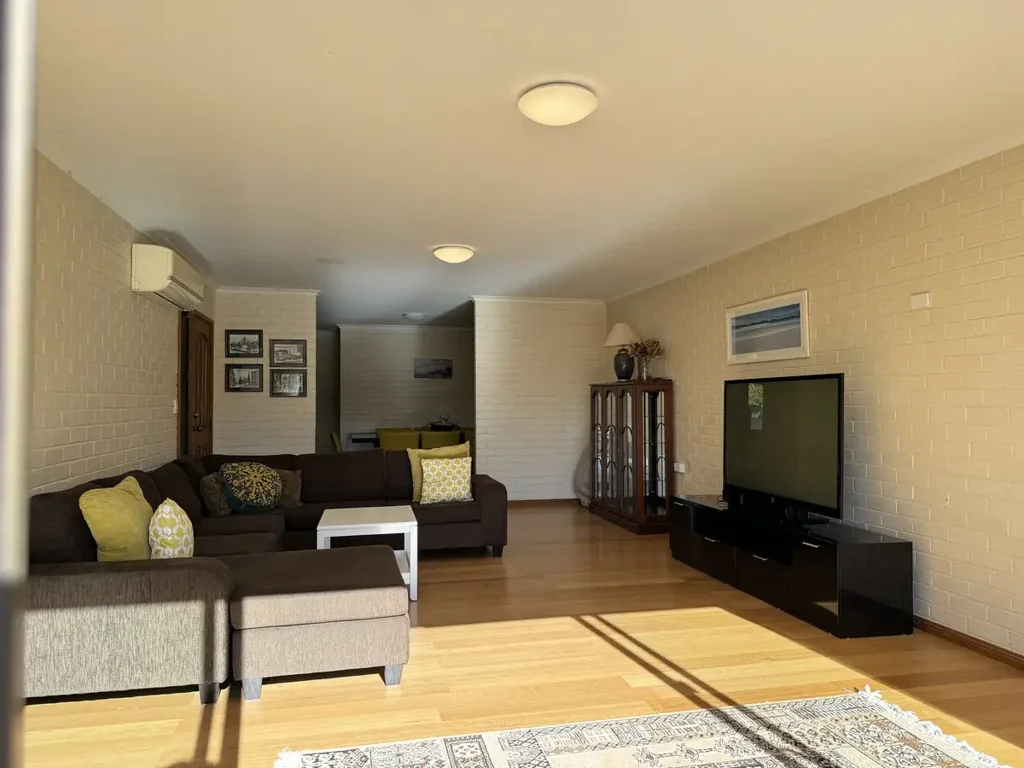 NOW $490/W, Charming 3-Bed Unit in Berridale