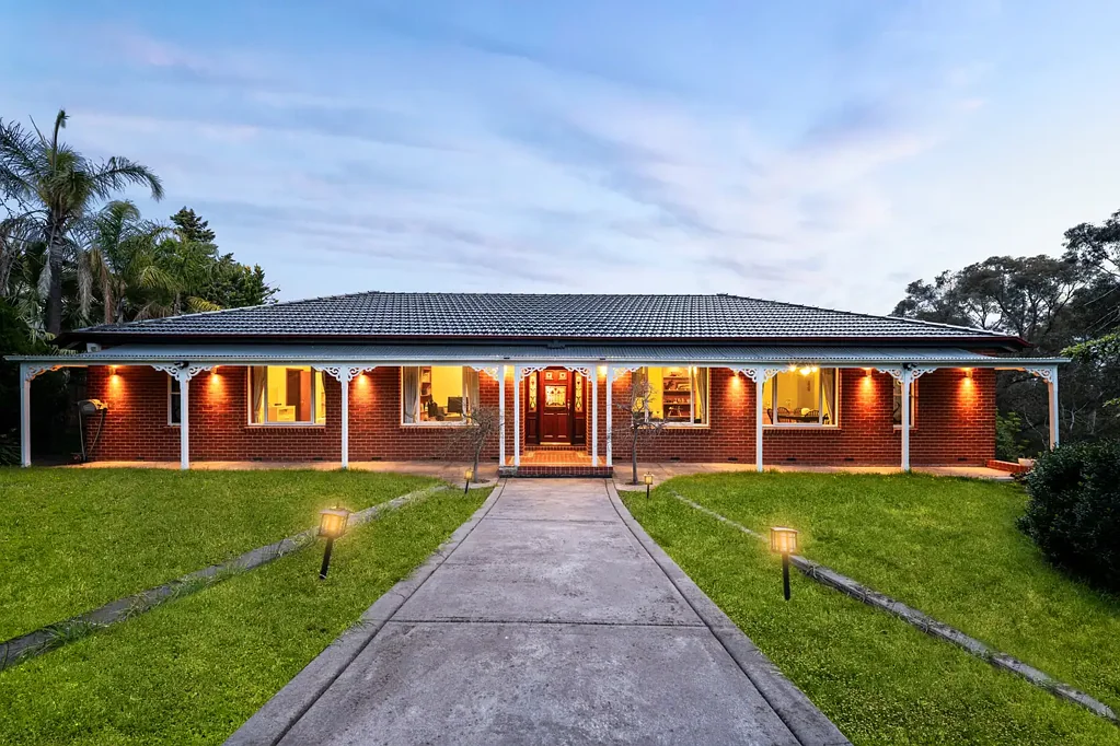 Templestowe 4कमरा A Family Sanctuary with Expansive Living and Dual Accommodation