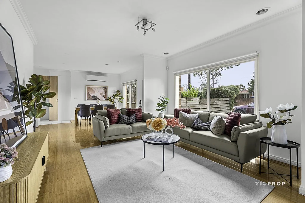 Doncaster East 4房 时尚家庭住宅，兼具现代魅力 Stylish Family Home with No Body Corporate