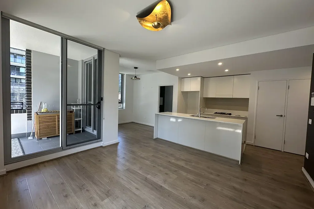 Spacious unfurnished two bedrooms apartment !!!!!