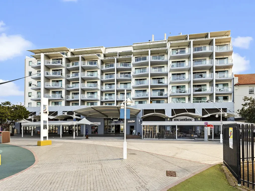 Fully Furnished Waterfront Studio – Resort Living in the Heart of The Entrance