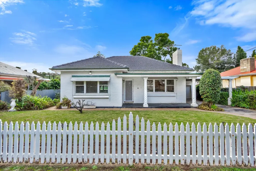 Gawler South 2房  Behind the White Picket Fence Lies Opportunity