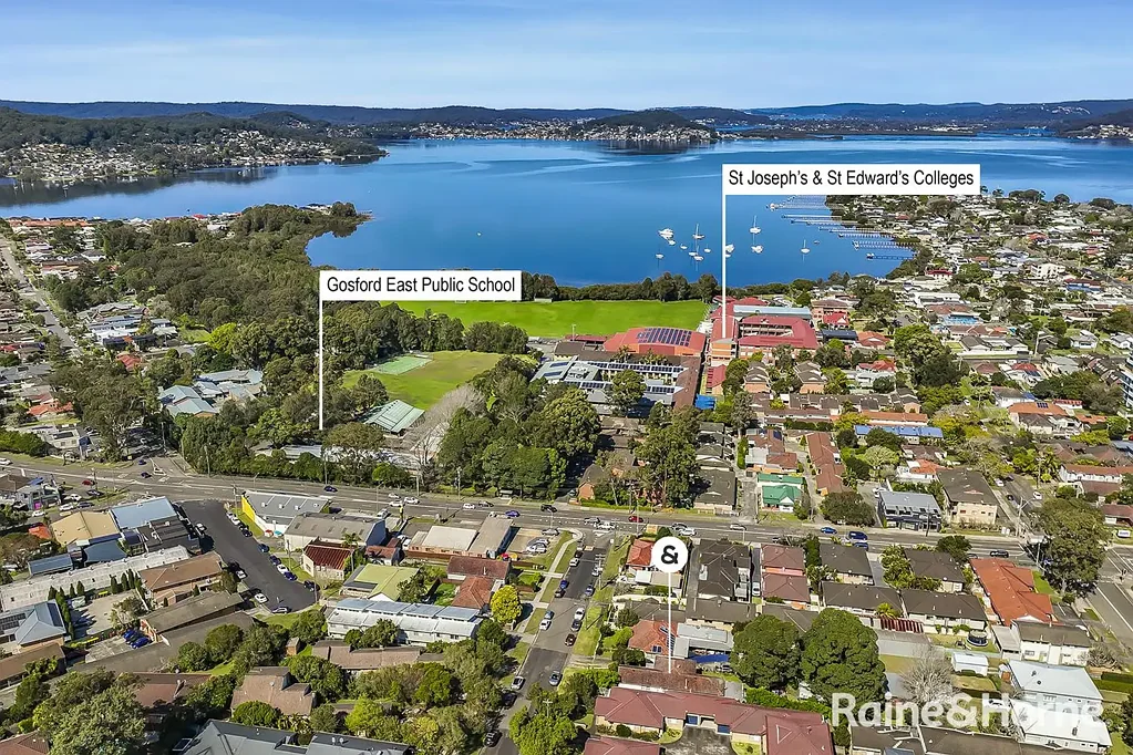 East Gosford 4ਬੈੱਡਰੂਮ Big family home in a perfect location.