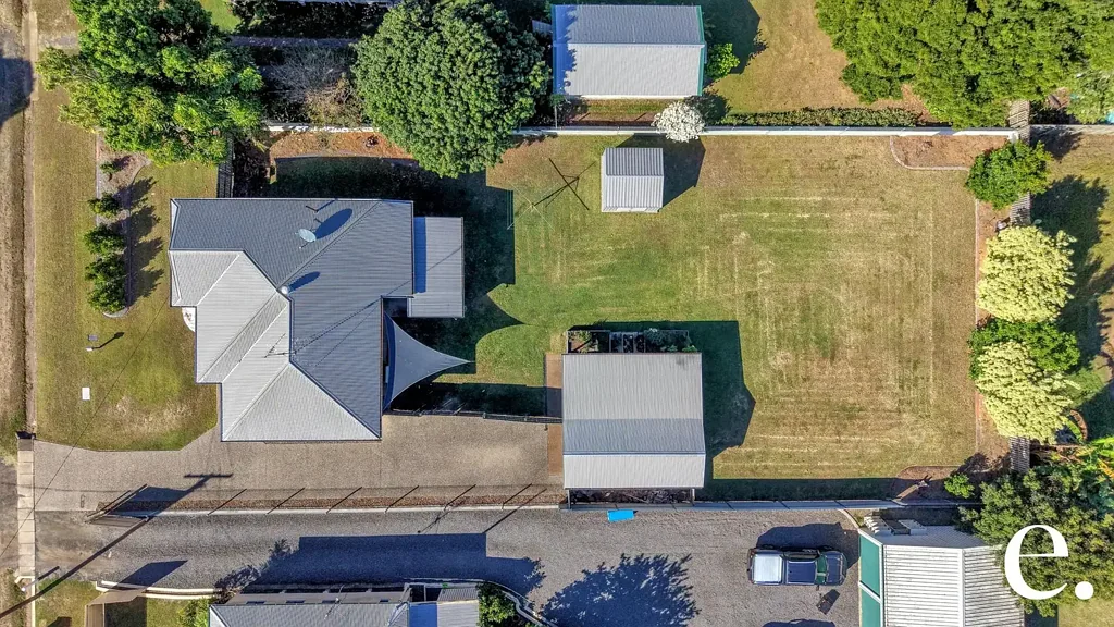 Walkervale 2房  Charming Timber Home on a Huge 994m2 Block in Flood Free Walkervale