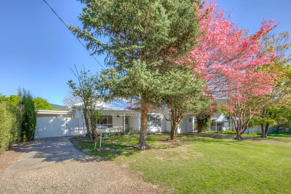 3 Station Street, Bright, VIC 3741
