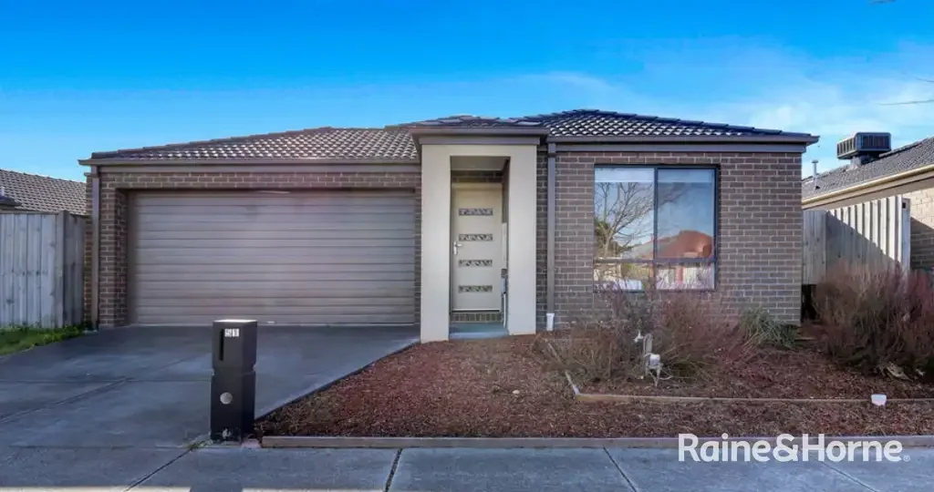 Modern Family Living in a Prime Roxburgh Park Location