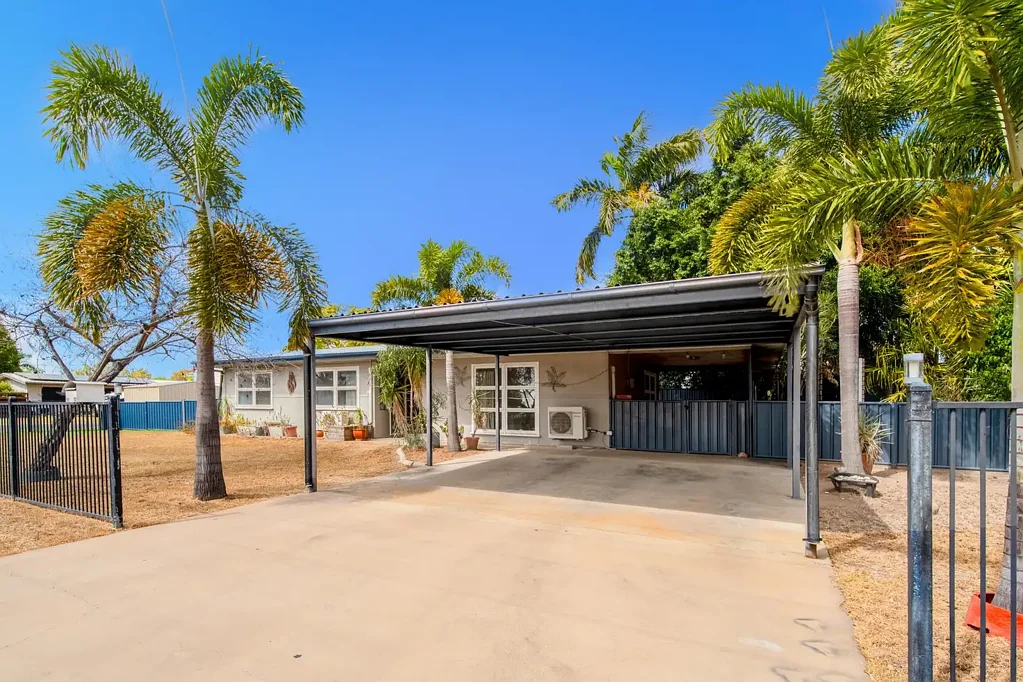 Emerald 3 Bedroom LOWSET FAMILY HOME CLOSE TO SCHOOLS