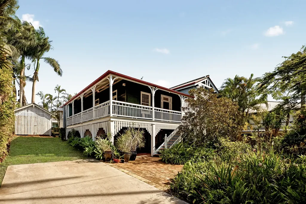 Northgate 5Kwarto Queenslander Charm in One of Northgate's Best Streets
