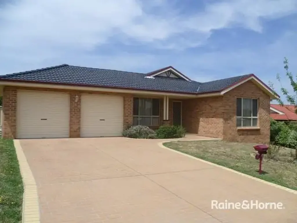 Spacious family Home in Central North Orange with large living areas