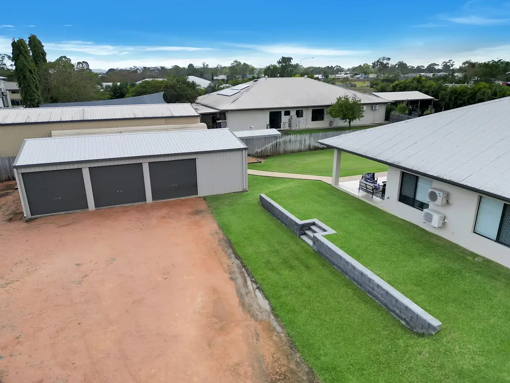 Rasmussen 4 Bedroom Half an acre close to town!!