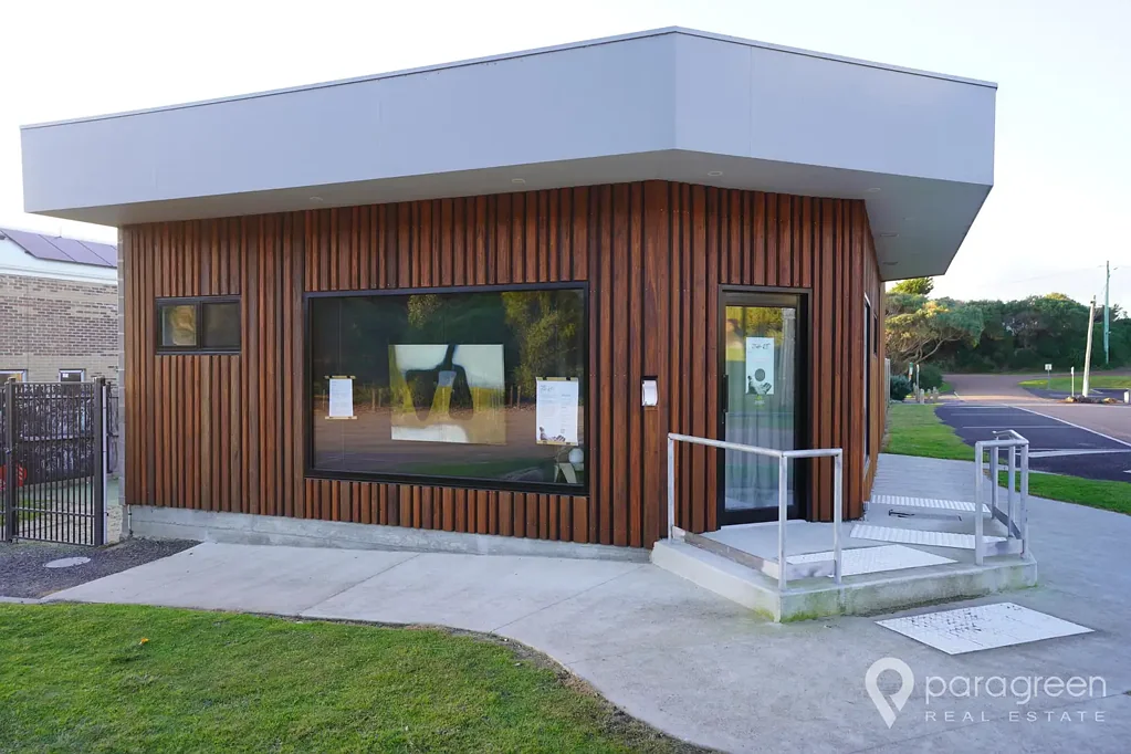 Sandy Point 2 Bedroom MODERN BEACH HOME WITH ADDITIONAL INCOME STREAM