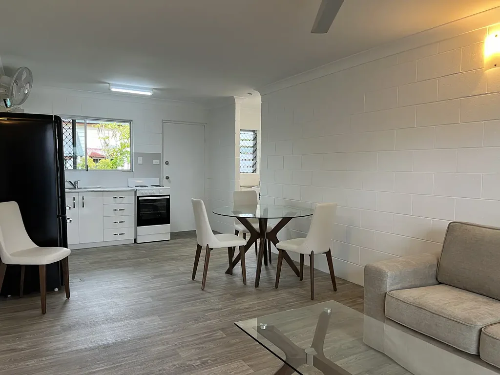 One bedroom furnished apartment situated in the heart of Cairns.