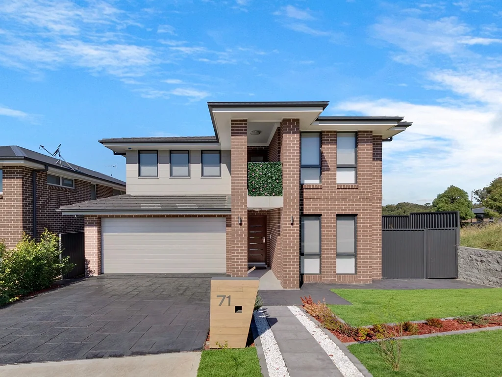 Campbelltown 5غرفة نوم Luxurious Family Living in Prestigious Macarthur Heights