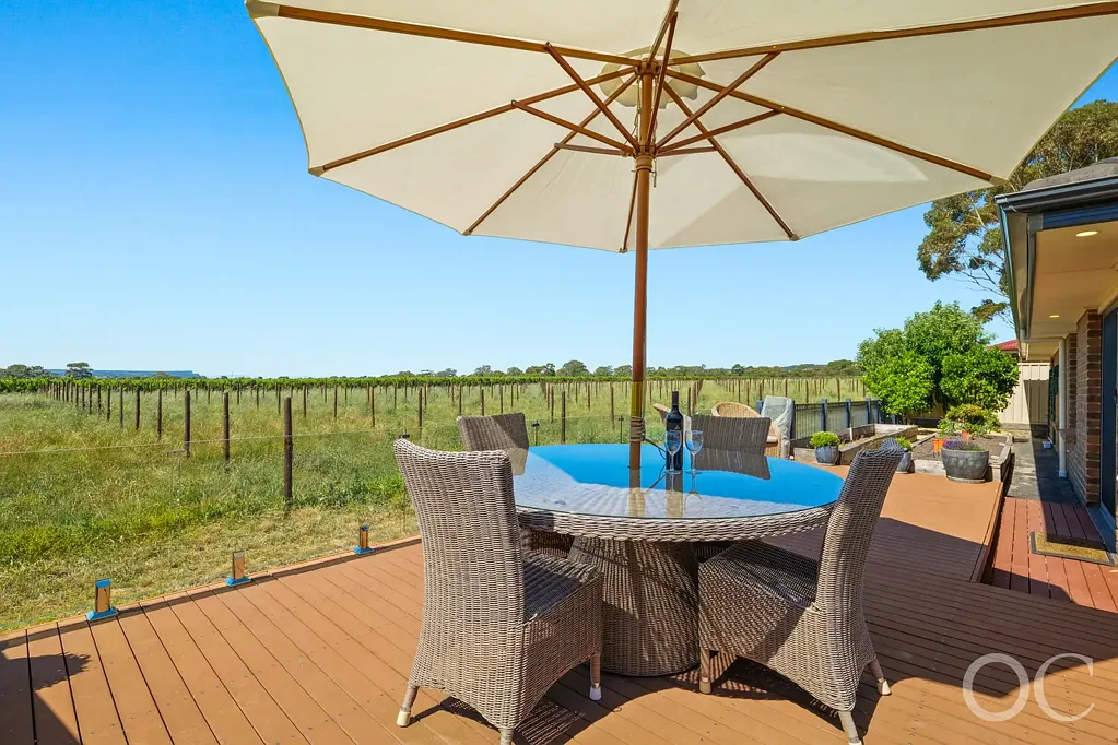 Willunga 4غرفة نوم Open the Door to Large Living and Vineyard Views
