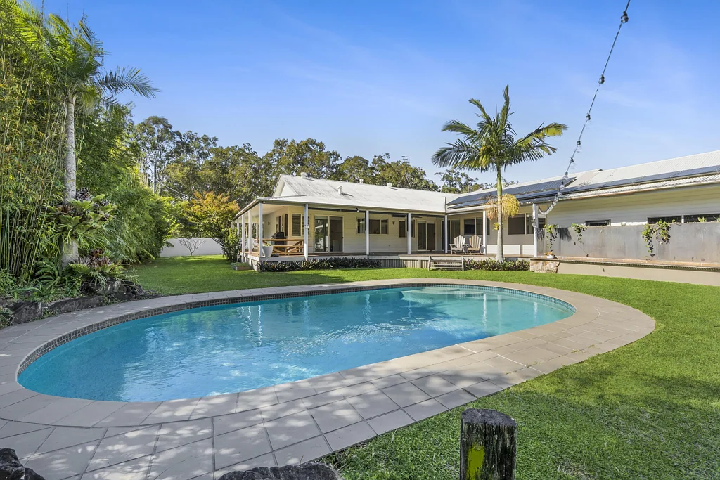Noosaville 4 Slaapkamer Rare 1,457m² Noosaville Sanctuary with Water Views
