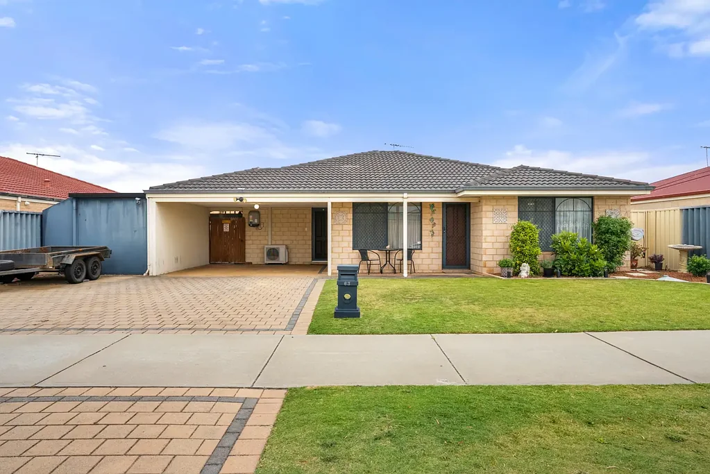 Short Term Rental- Poolside family living with alfresco entertaining.