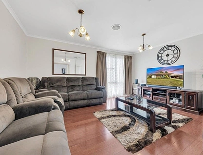 15 Woodburn Crescent, Meadow Heights, North Melbourne, 3 Bedrooms, 1 Bathrooms, House