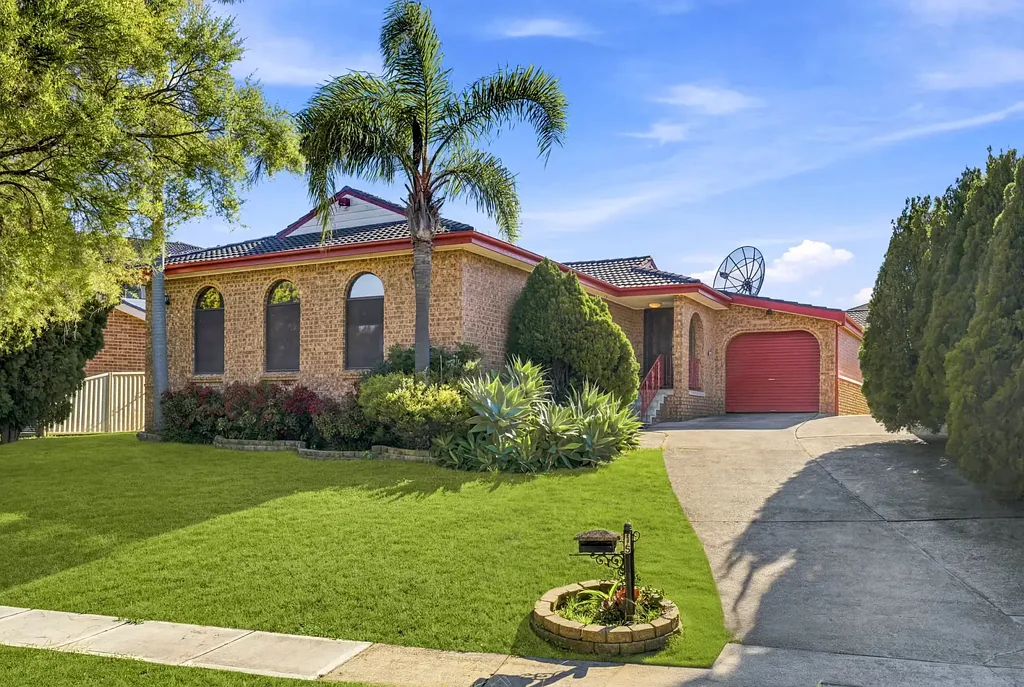 Bossley Park 3房 Bossley Park 优质地段的家庭生活 Family Living in a Blue Ribbon Bossley Park Location
