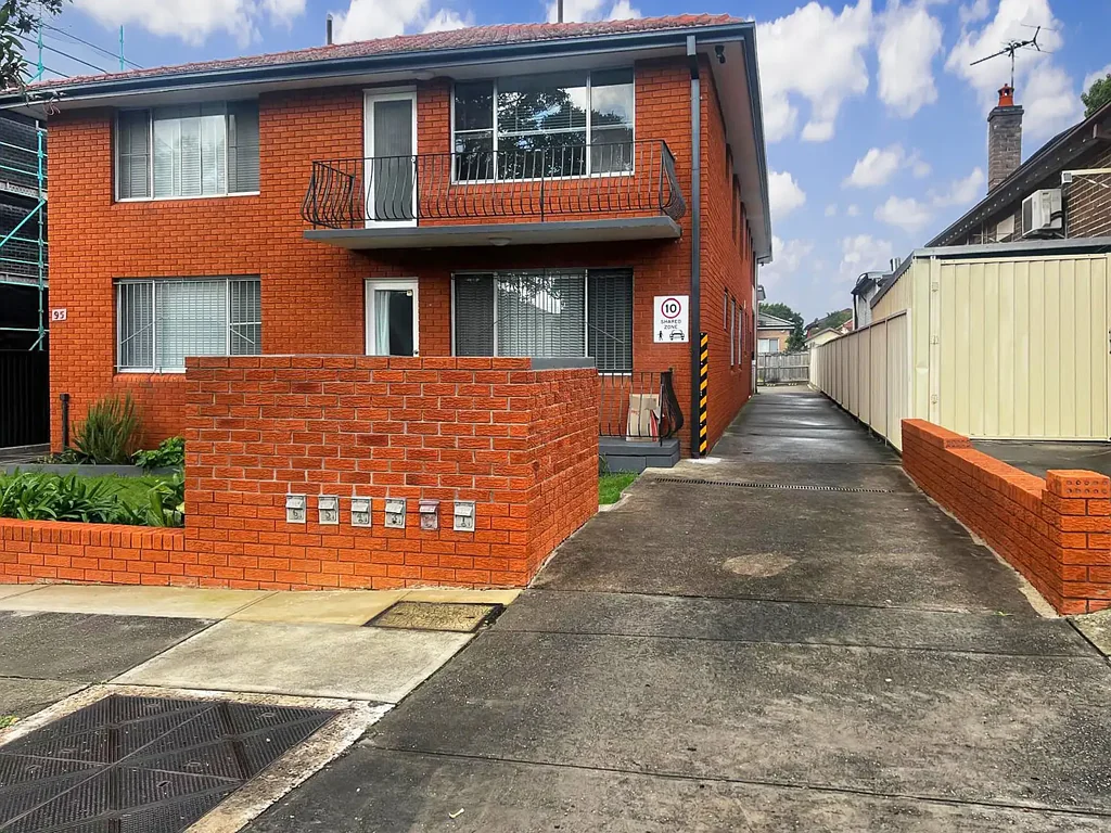 Renovated two bedroom unit in boutique block