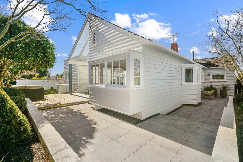 Parnell 3 Bedroom Charming Parnell Bungalow on Full Site
