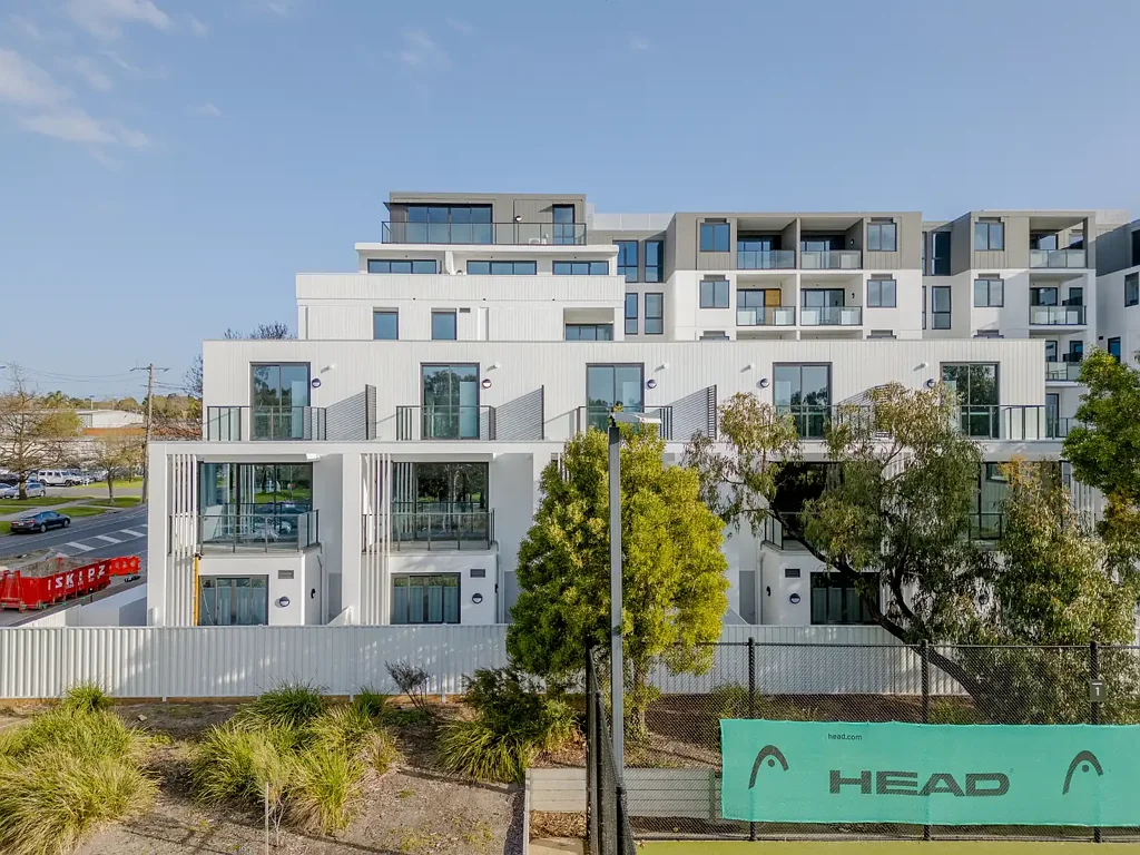 Oakleigh 3ਬੈੱਡਰੂਮ New, Luxurious & spacious with own two car lock up garage