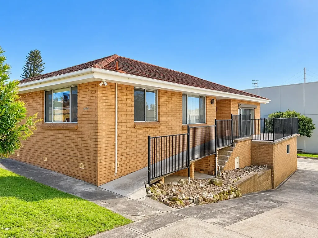 FRESHLY RENOVATED FAMILY HOME IN THE HEART OF ULLADULLA
