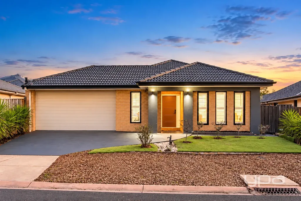 Point Cook 4 Bedroom Contemporary Elegance Meets Exceptional Family Living!