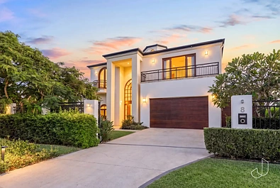 8 Knightsbridge Parade, Paradise Point, QLD 4216, 6房, 6浴, House