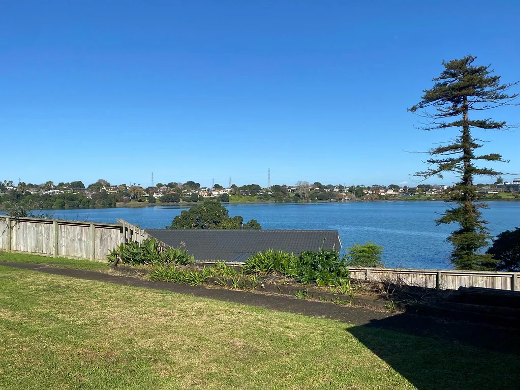 Charming 2-Bedroom Unit with Stunning Panmure ...