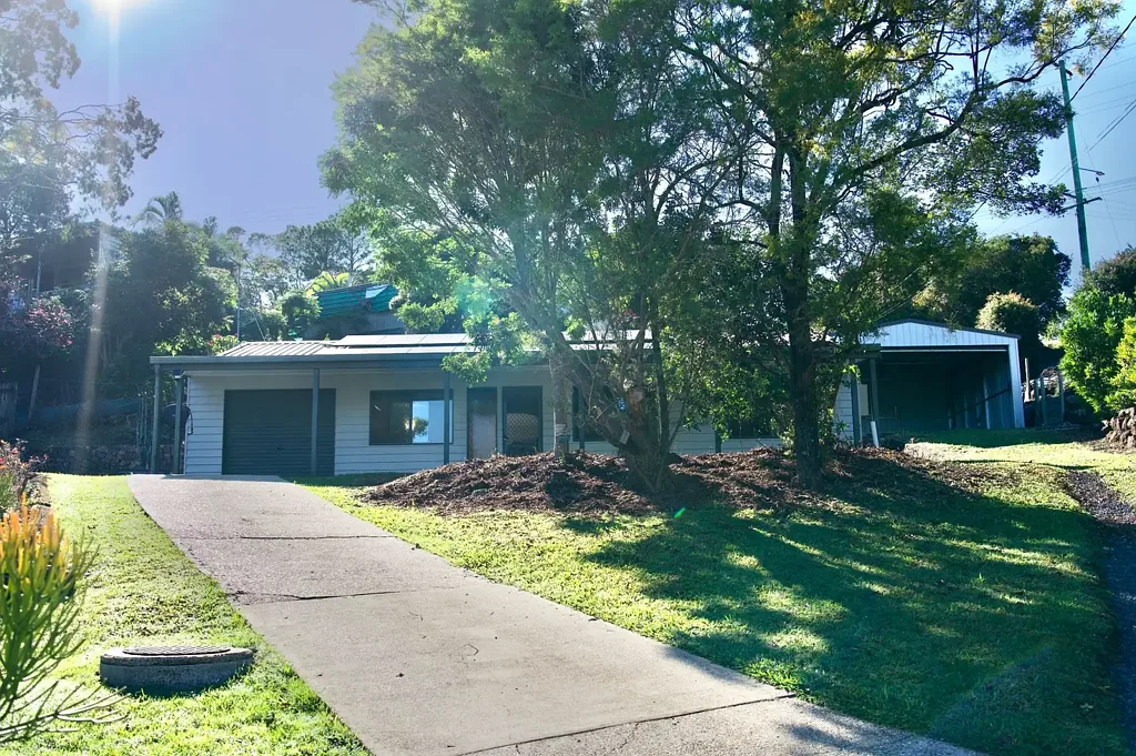 Nambour 3침실 Opportunity to live the Sunny Coast Lifestyle - Move in, make it yours! Call Sacha Laing - 0437 309 052