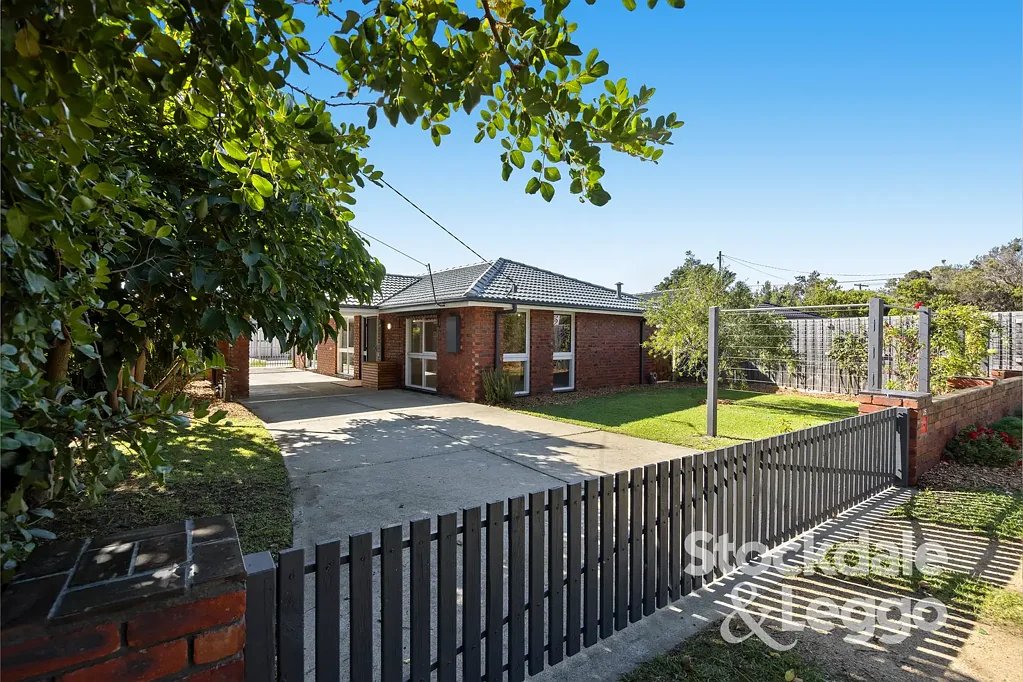 Tootgarook 3 Bedroom Coastal Comfort with Room to Relax